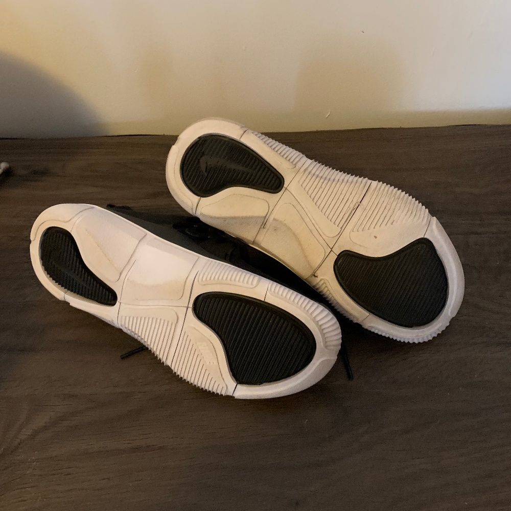 Nike Black Sneaker - Size 7